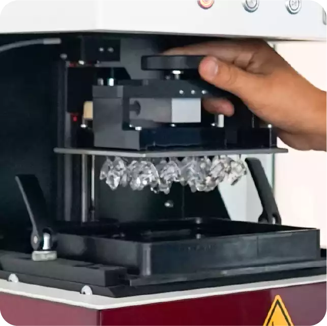 Prótesis y audífonos a medida que produce el laboratorio